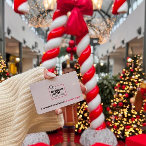 🎁🏃‍♂️ Oho, uciekająca karta podarunkowa wymknęła się spod kontroli! 🏃‍♀️🎄 🌟 Kartę i idealne prezenty na Święta...